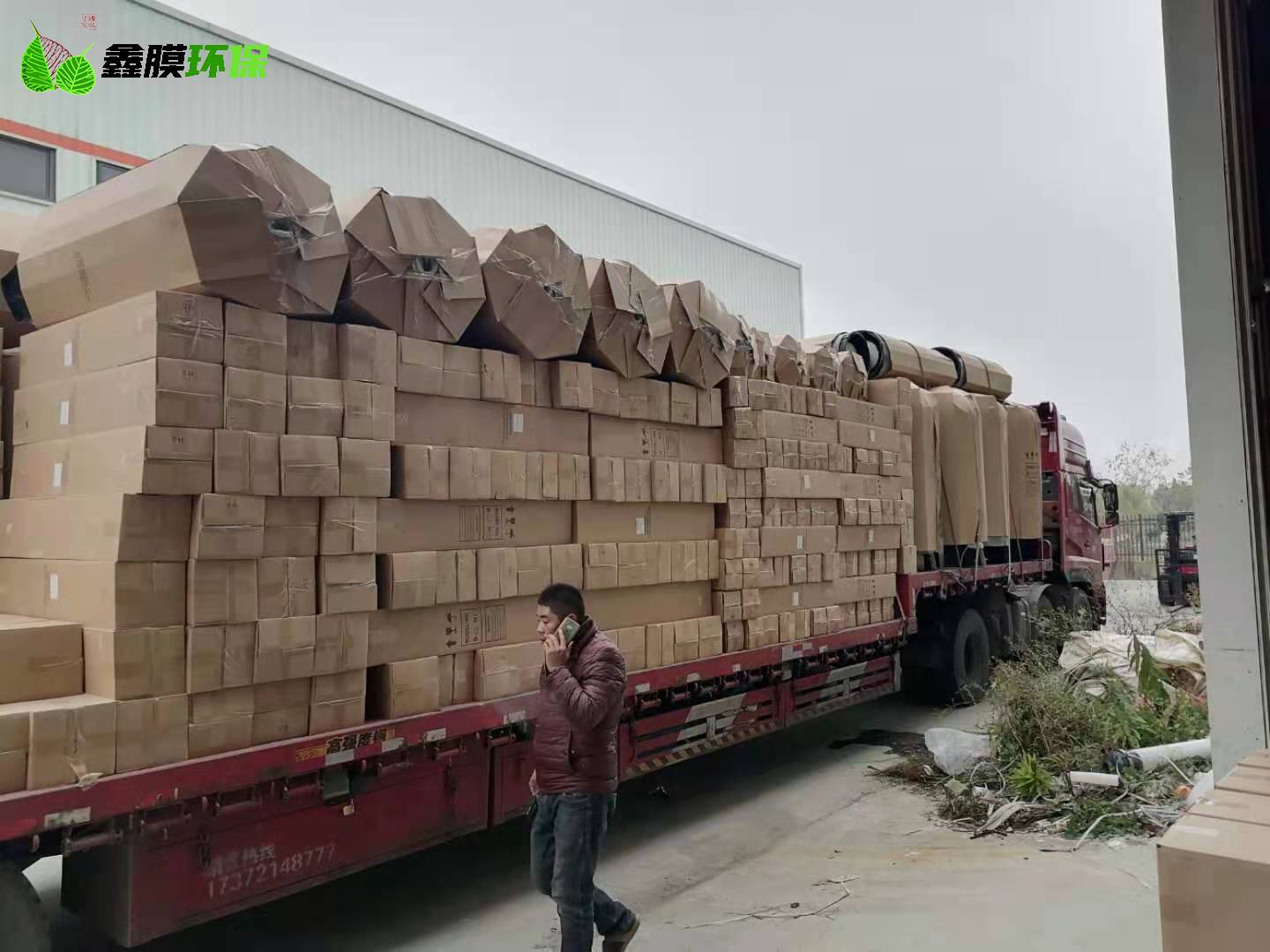 鑫膜環(huán)保實景 玻璃鋼罐補貨中